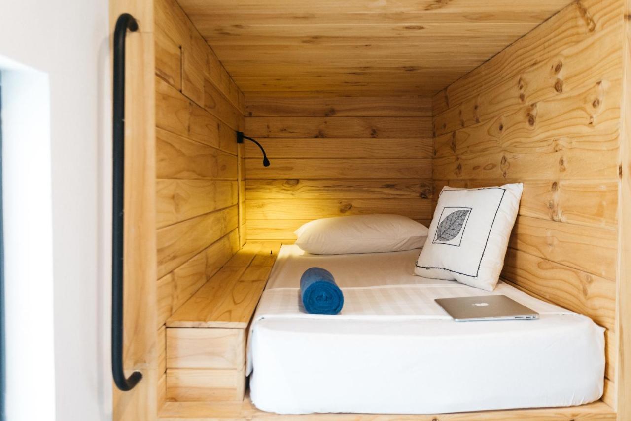 Island Hostels Colombo Kültér fotó A micro hotel room